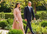 El momento más incómodo del príncipe Guillermo y Kate Middleton en la boda de Jordanía (video)