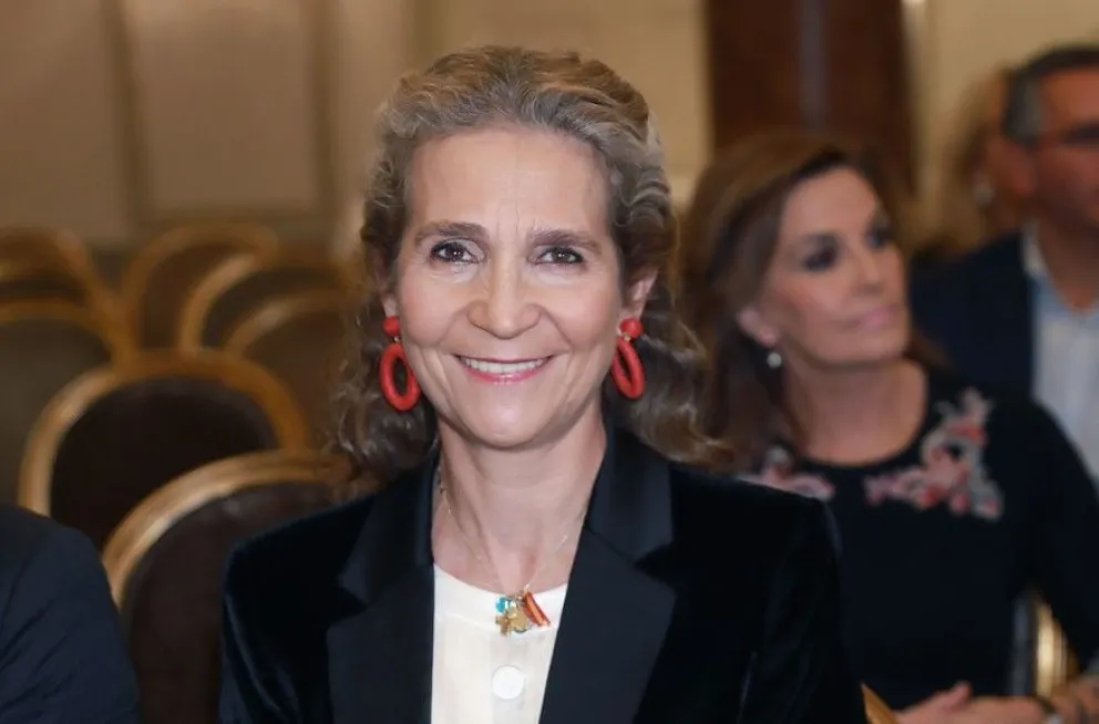 La infanta Elena usó un llamativo y extravagante accesorio: la reina Letizia no lo aprobaría