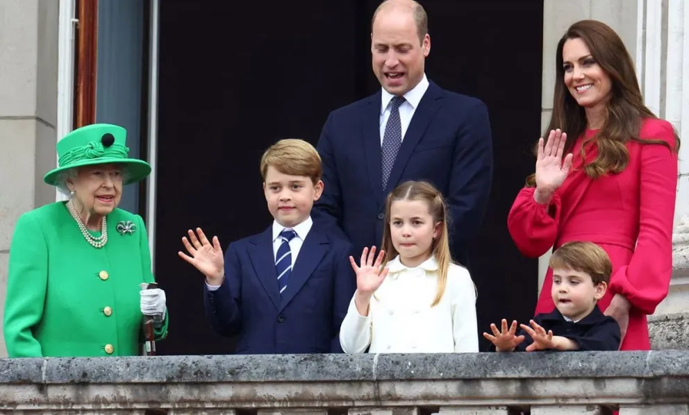 La últma aparición en el balcón de la reina Isabel pudo no haber ocurrido: te explicamos por qué