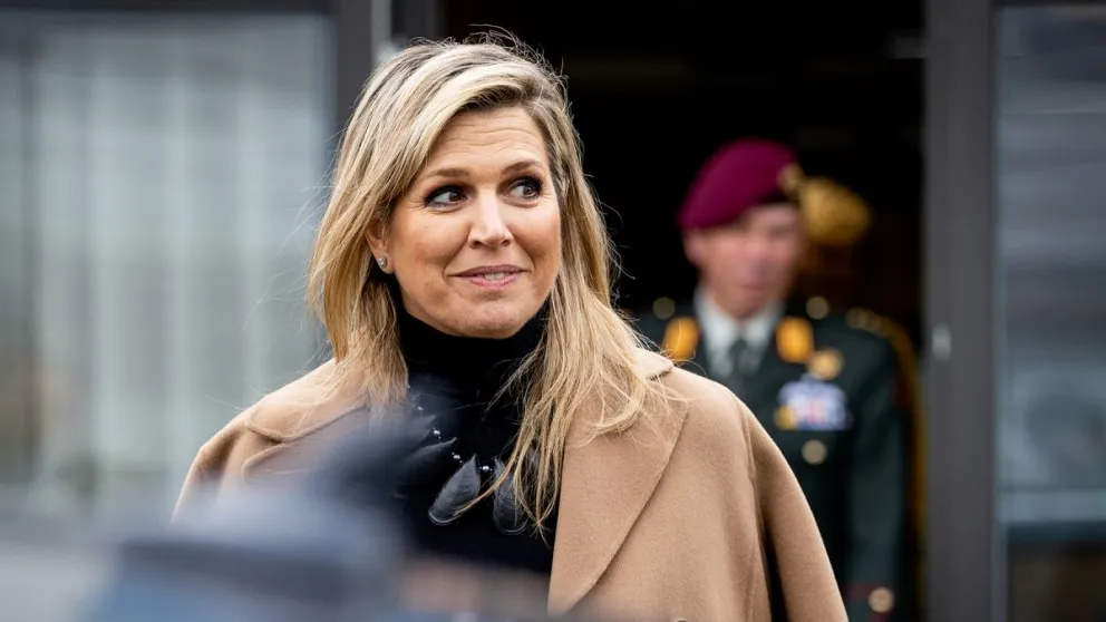 Muy jugada: el excéntrico look que lució Máxima de Holanda en su visita al Banco Santander Río