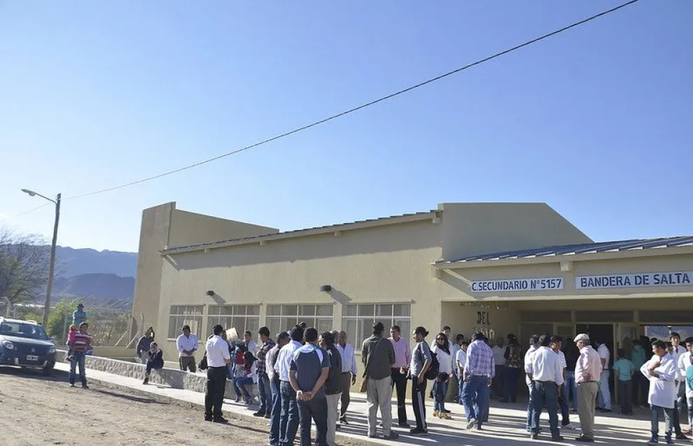 Banda de delincuentes forzaron el ingreso a una escuela y robaron artefactos tecnológicos