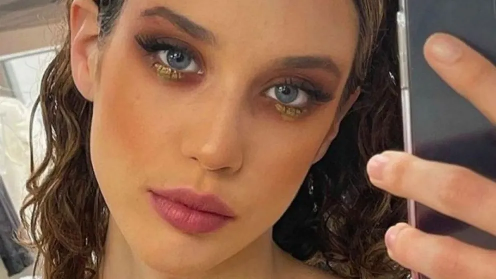 De espaldas y sin ninguna prenda, así cautivó María Pedraza la mirada de todos 