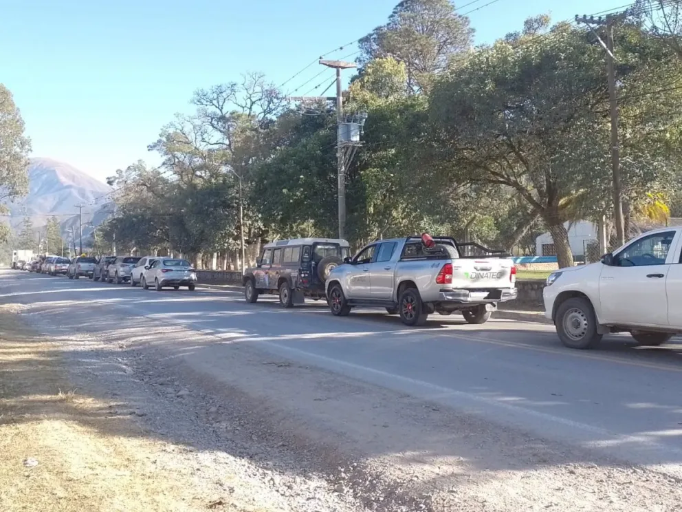 Docentes autoconvocados cortan la Ruta Nacional 51 en Campo Quijano