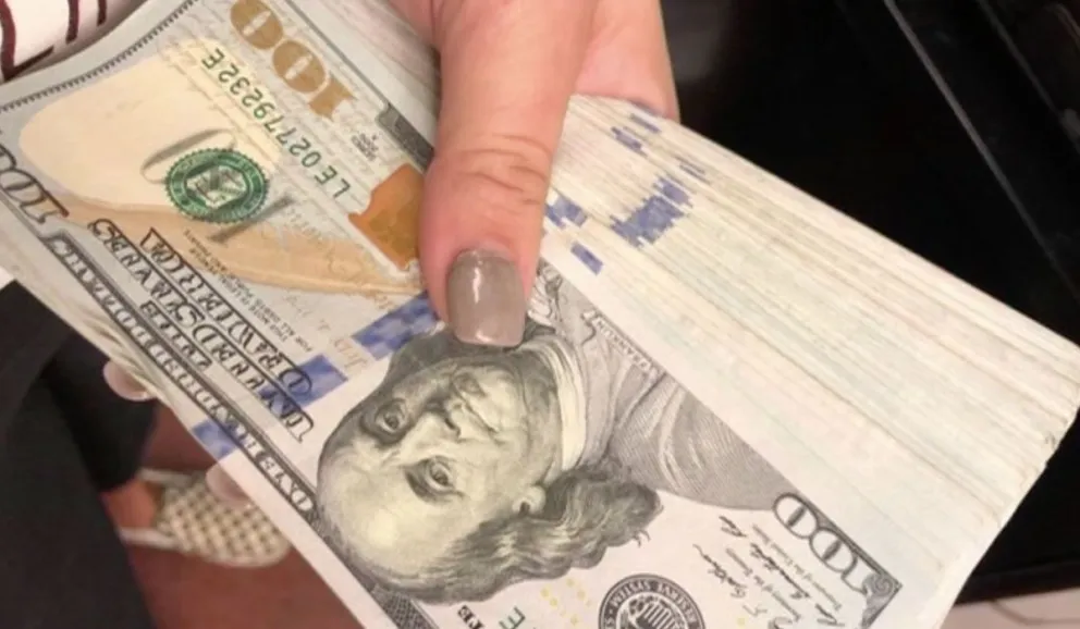 Tras varias jornadas en alza, el dólar blue bajó unos centavos: así cerró la cotización este martes 6 de junio