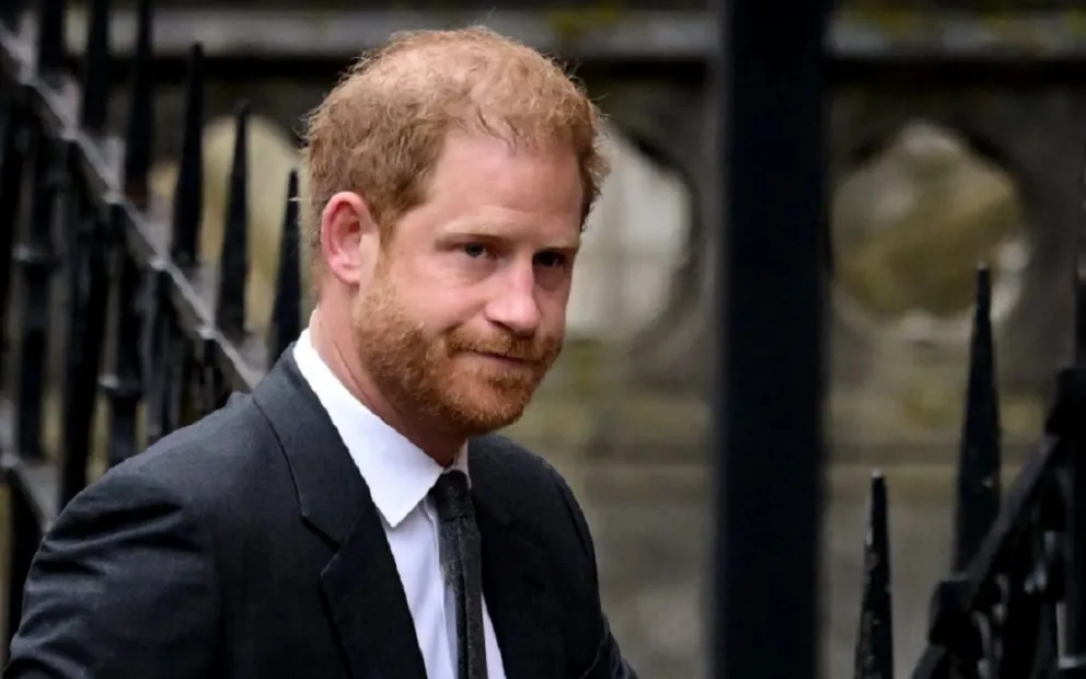 Su cara reveló todo: así fue el insólito gesto de Harry al salir del brutal juicio contra el diario inglés