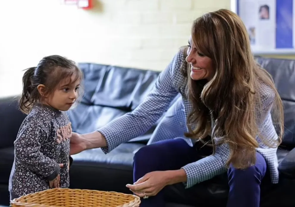 Kate Middleton en su elemento: aprende sobre masajes para bebés y comparte con padres depresivos
