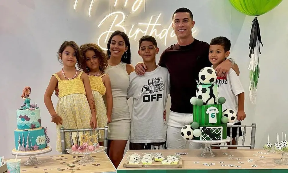 Las tiernas fotos de los mellizos de Cristiano Ronaldo y Georgina Rodríguez con sus primos en su cumpleaños