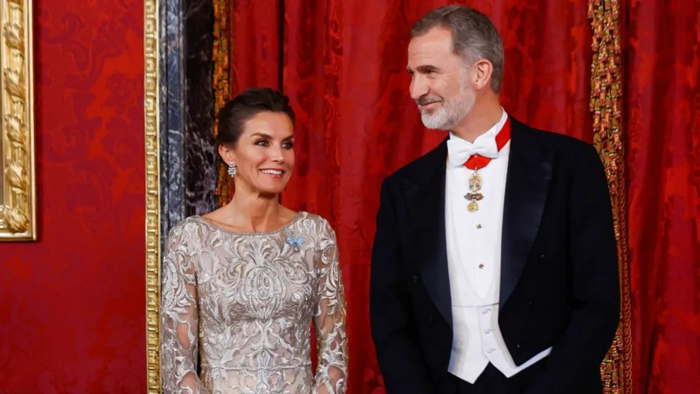 Tensión en Zarzuela: el rey Felipe VI traiciona a la reina Letizia, para beneficiar a Juan Carlos I