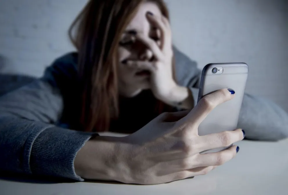Alumna de secundaria denunció a su profesor por acoso, el colegio le impide asistir a clases