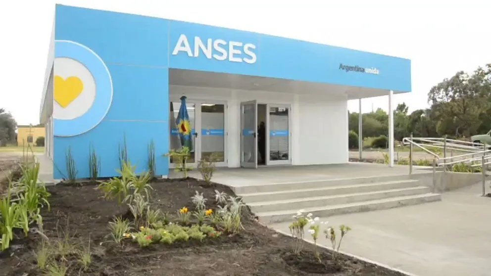 La AUH de ANSES podrá cobrar hasta $33.270: cuándo será y cuáles son los requisitos 