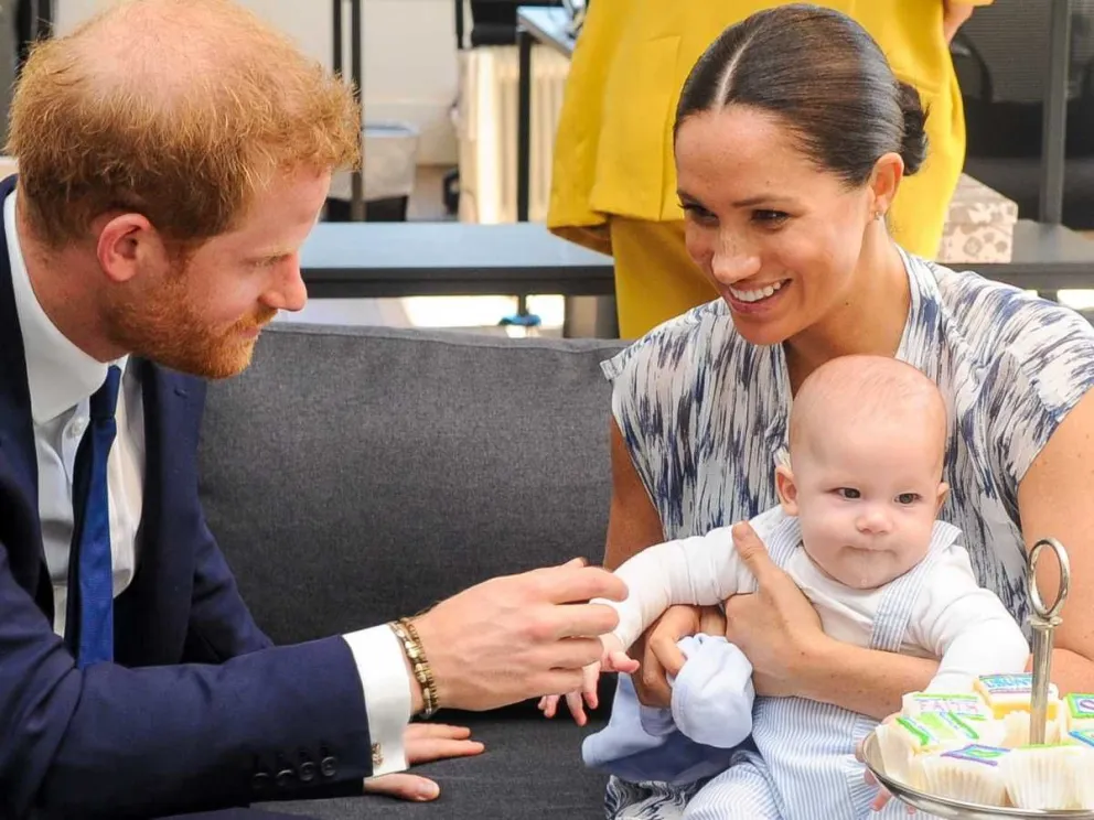 El príncipe Harry y Meghan Markle sorprenden a Archie: le dieron un regalo exclusivo y personalizado