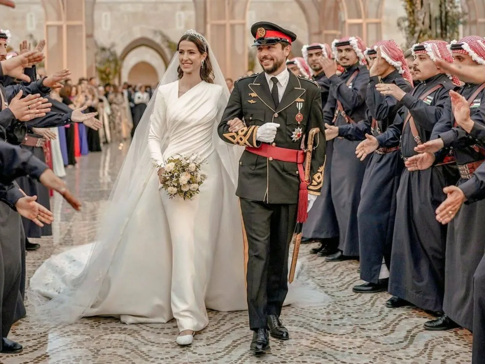 Los curiosos detalles en el retrato oficial de la boda de Hussein de Jordania: causaron gran impacto