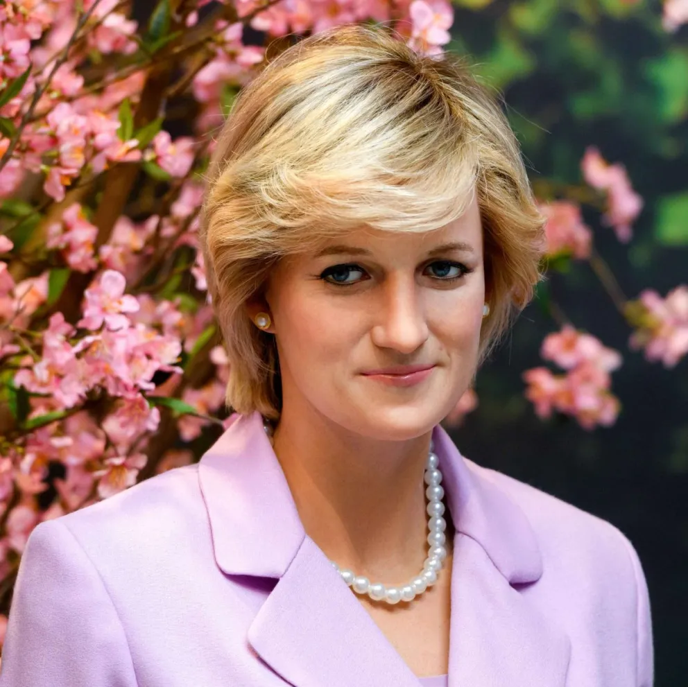 Lady Di convirtió en tendencia este asombroso accesorio mucho antes de que lo luzca Camilla Parker