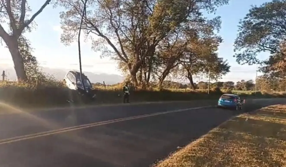 Monumental choque frontal en Ruta 68: dos autos quedaron completamente destrozados