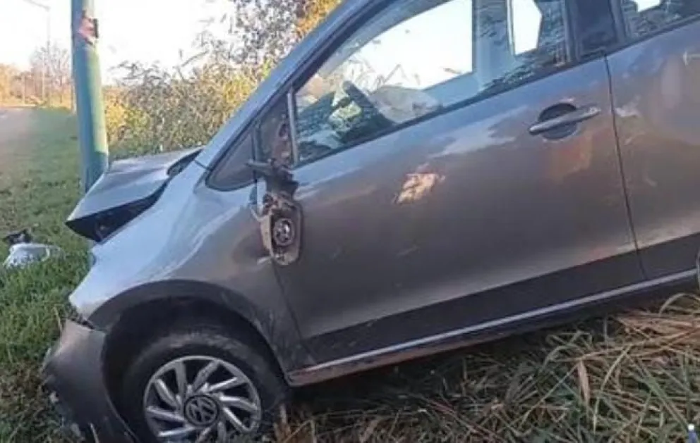 Un auto perdió el control y terminó sobre un alambrado en la Ruta 68