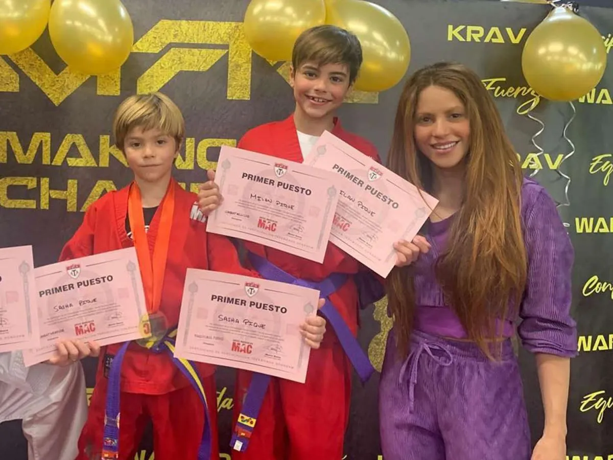 2shakira junto a sus hijos sasha y milan