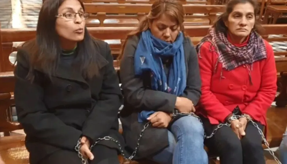La Iglesia denunció y desalojó a las autoconvocadas de Salud que se encadenaron en la Catedral     