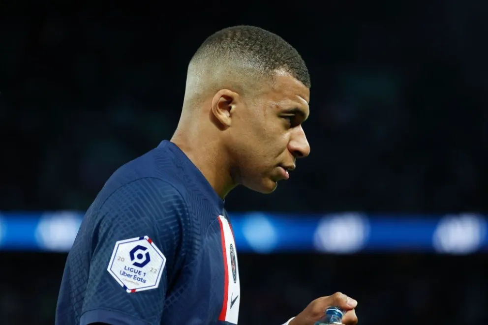 Kylian Mbappé confirma su salida del PSG en un comunicado y desata una guerra en París 