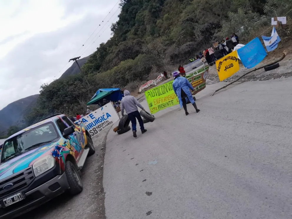 Corte total y permanente de Autoconvocados de Salud en la ruta 51: la Fiscalía Federal pidió que se libere el paso   