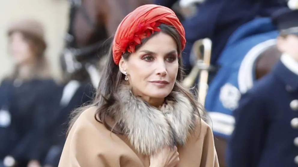 La reina Letizia hace llorar a una mujer al ver que rompió su regalo 