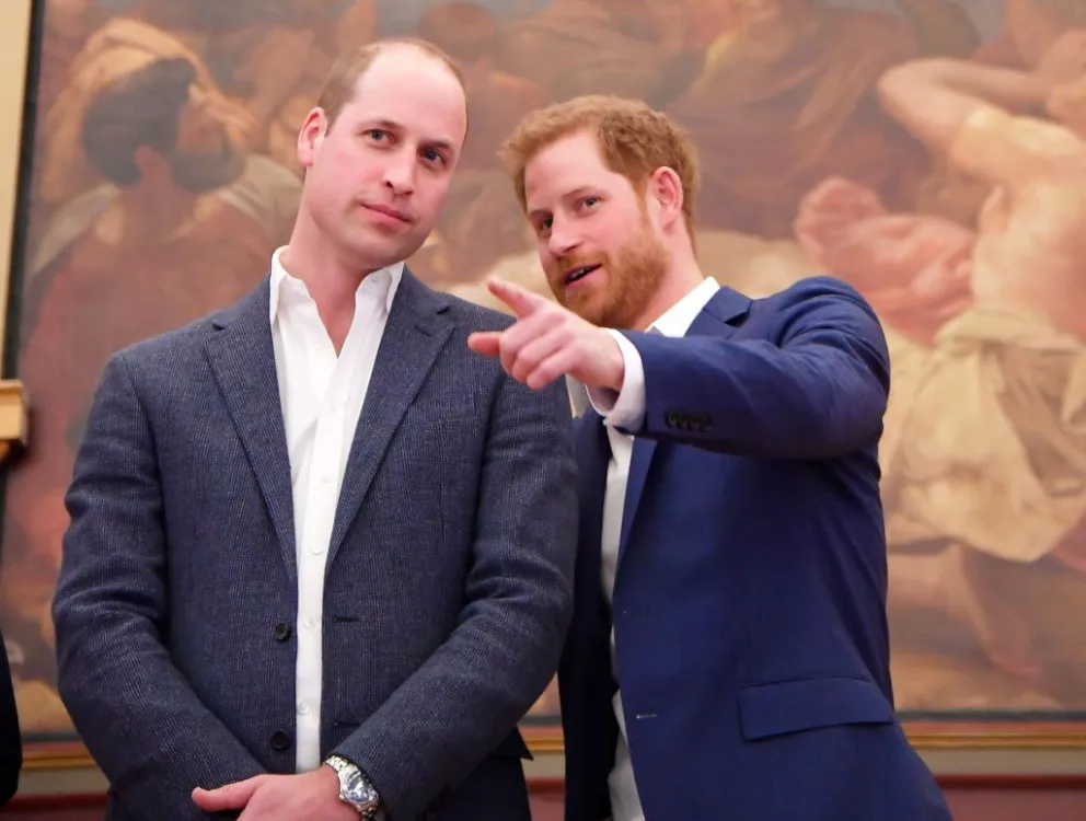El increíble retrato de Harry y Guillermo que captura una de sus últimas conversaciones: no se dieron cuenta