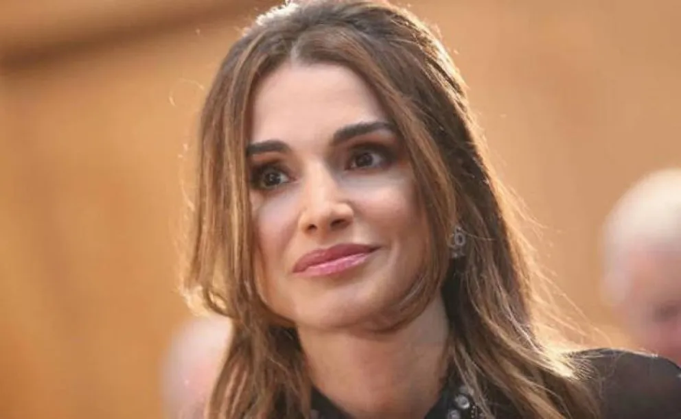 Así es el vestido de encaje de la Reina Rania de Jordania que hizo temblar a Letizia