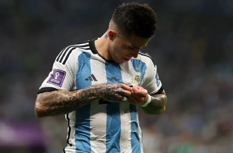 Tras su cruce con De Paul, Enzo Fernández traiciona a la Selección Argentina en plena gira