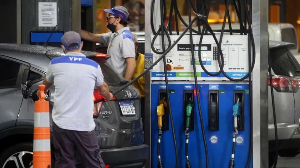 Petroleras rompen el acuerdo y aplicarían un aumento en el precio de los combustibles superior al 4%