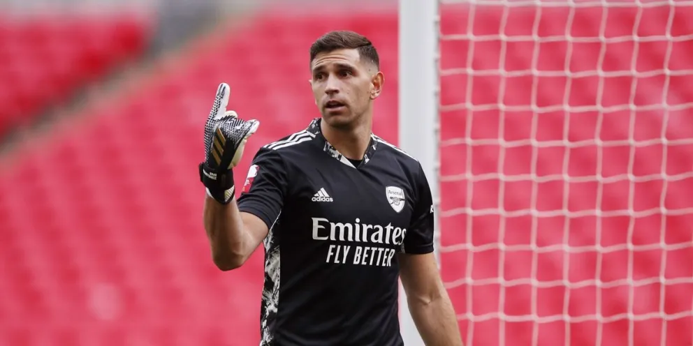 Todo listo para que Dibu Martínez pase al Manchester United: pagarían una increíble suma de dinero