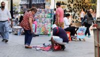 Comerciantes molestos: los manteros volvieron a instalarse en las peatonales del centro de Salta