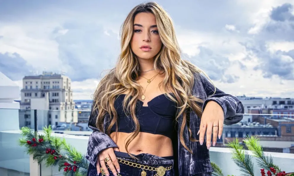 Lola Índigo responde a las duras críticas sobre su cuerpo mostrándose al natural y con celulitis