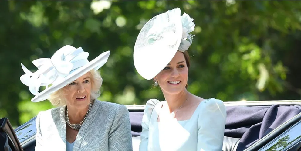 Kate Middleton sigue manteniendose fiel a sus diseñadores pero ha reemplazado un accesorio