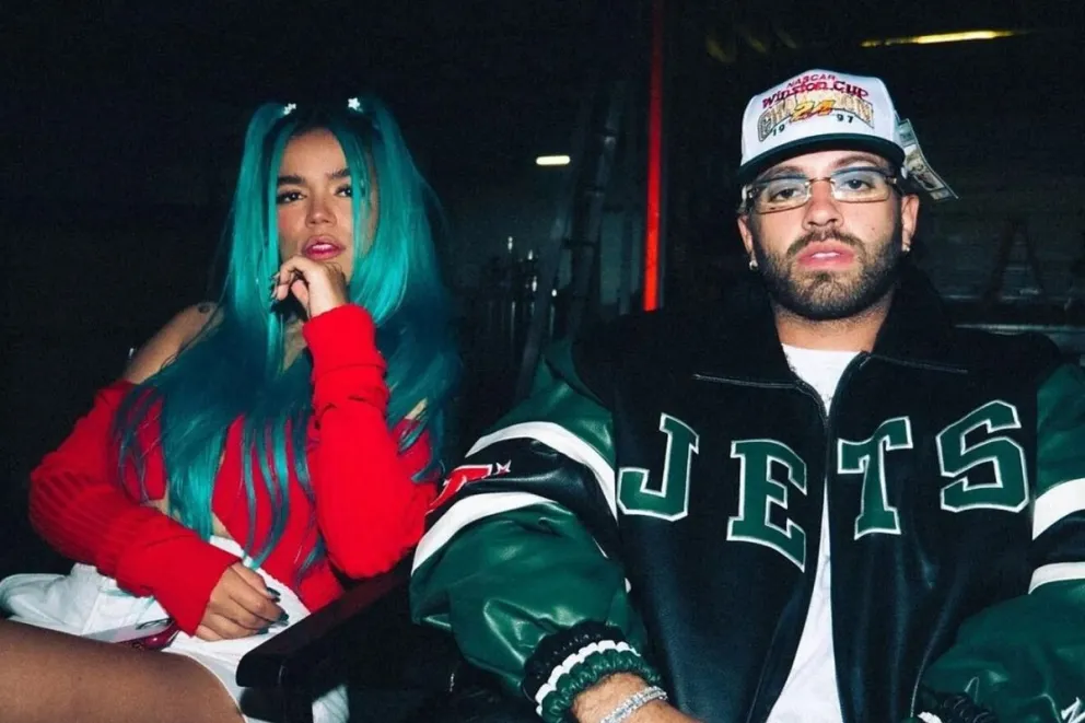 De la mano y muy enamorados: tras el acoso de Anuel AA, Karol G y Feid confirmaron su romance