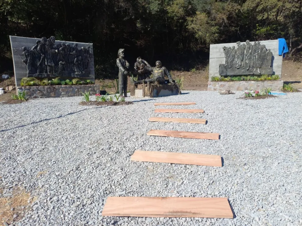 Gustavo Sáenz inauguró un nuevo monumento en honor al General Güemes