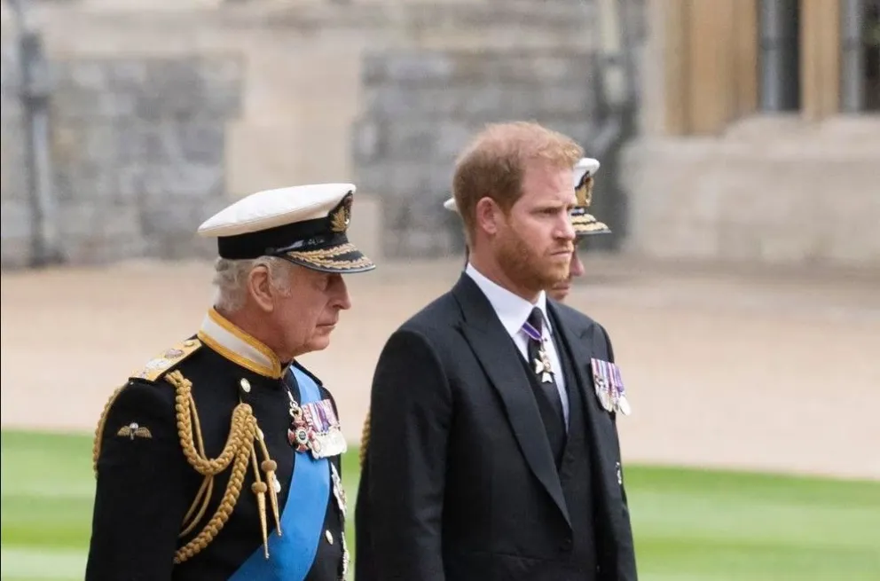 El rey Carlos III no lo puede ocultar: la actitud del príncipe Harry lo estaría afectando anímicamente