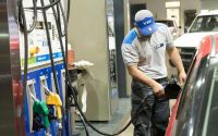 Estaciones de servicios actualizan sus carteles: estos son los nuevos precios de los combustibles