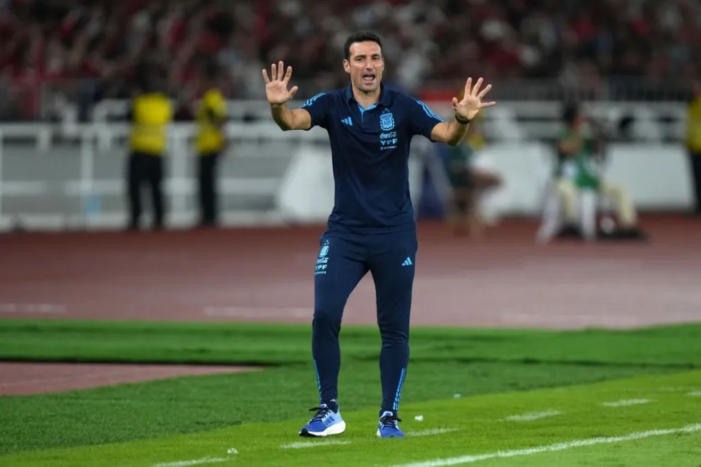 Video: Lionel Scaloni explotó de furia en pleno partido de la selección argentina