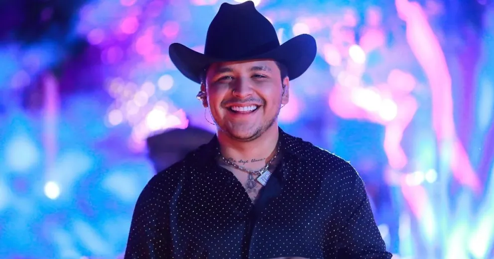 Este fue el especial regalo que recibió Christian Nodal en el festejo de su primer Día del padre