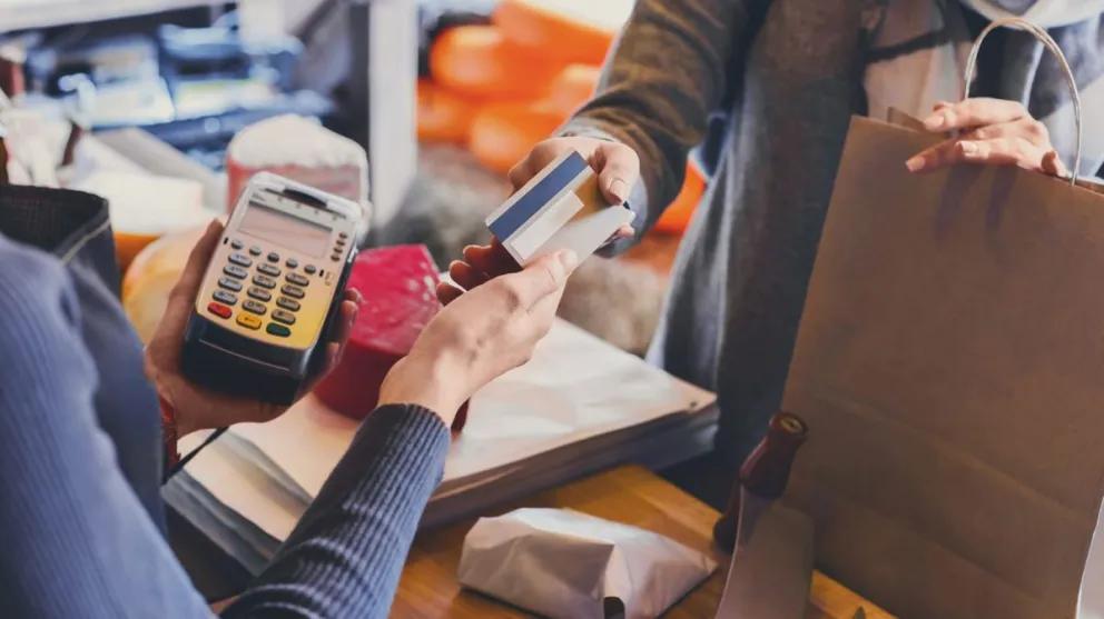 Día del Padre: por la crisis económica las tarjetas de crédito fueron las más elegidas para las ventas 