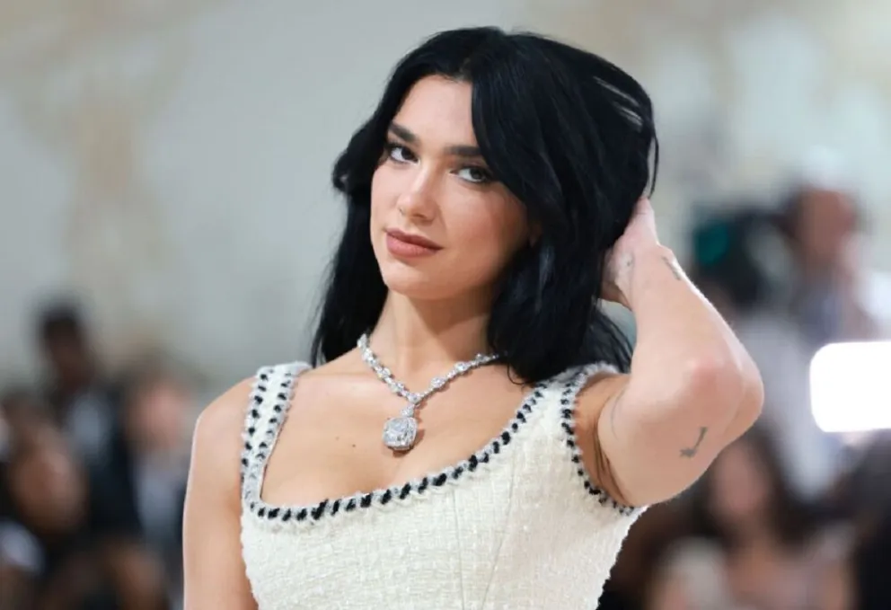 El jugado traje de baño con el que Dua Lipa se robó todas las miradas y marcó tendencia