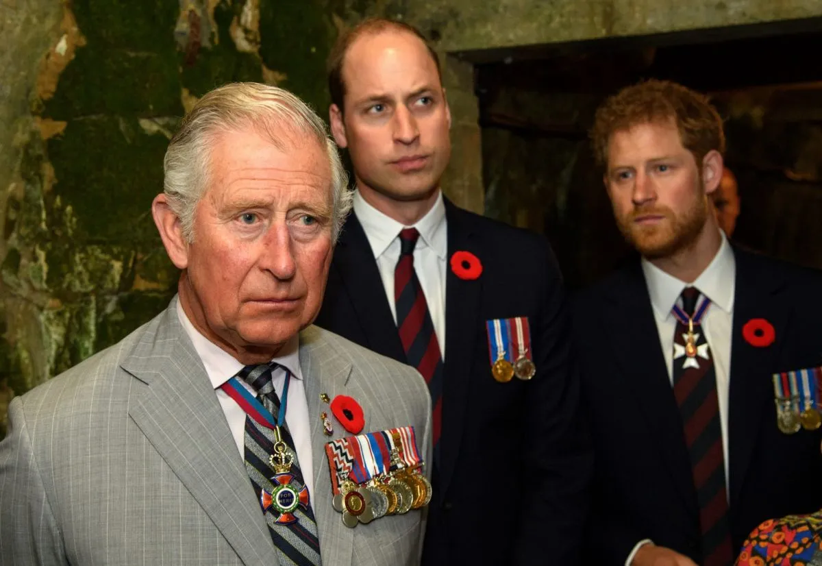 el principe william es acusado de seguir la estricta personalidad de su padre el rey