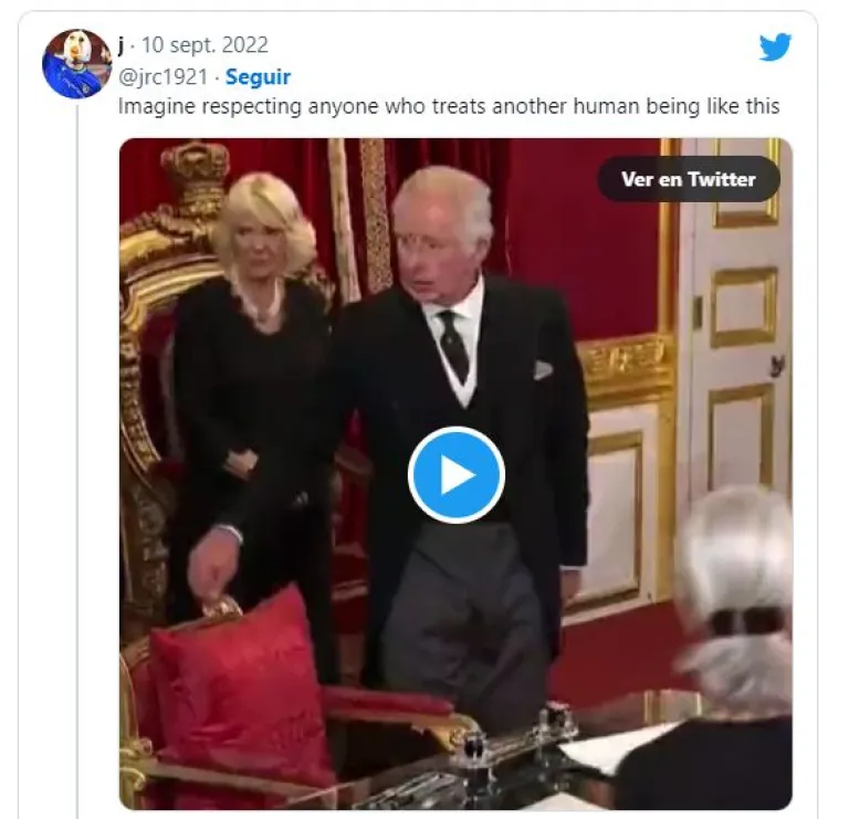 el rey carlos III y su mal gesto contra el personal