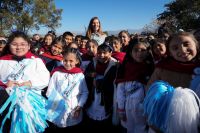 Bettina Romero lideró emotiva ceremonia de promesa a la bandera con estudiantes de cuarto grado 