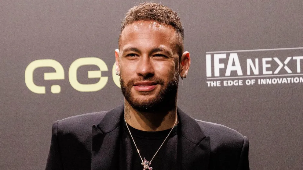 Así es el último capricho de Neymar, un helicóptero personalizado con el estilo de Batman