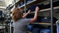 Beneficios exclusivos: PAMI ofrece descuentos del 25% en la compra de jeans, cómo y dónde utilizarlos