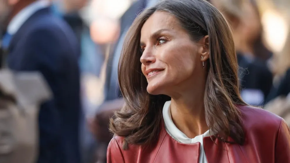 Con top y alpargatas: así se muestra la reina Letizia frente a la ola de calor en España