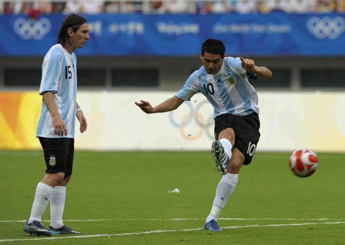 Lionel Messi y Juan Rom&aacute;n Riquelme