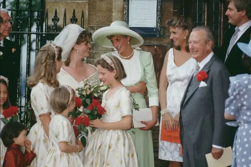 Amiga de Lady Di quien fue su dama de honor revela aún más detalles sobre la princesa Diana