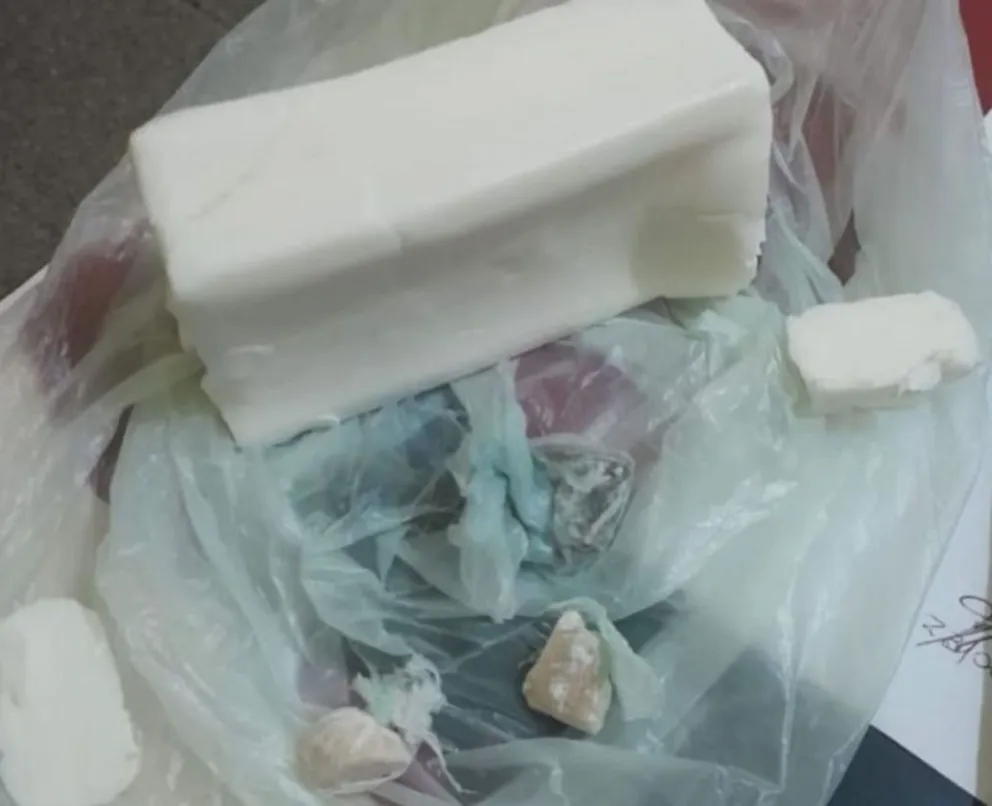 Intentaron pasar drogas a dos comisaría, primero en un jabón y luego en un pan
