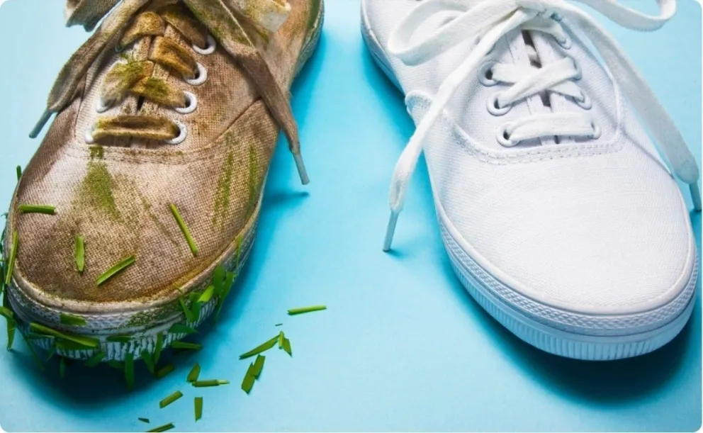 Basta de renegar: el verdadero truco para dejar impecables las gomas blancas de tus zapatillas